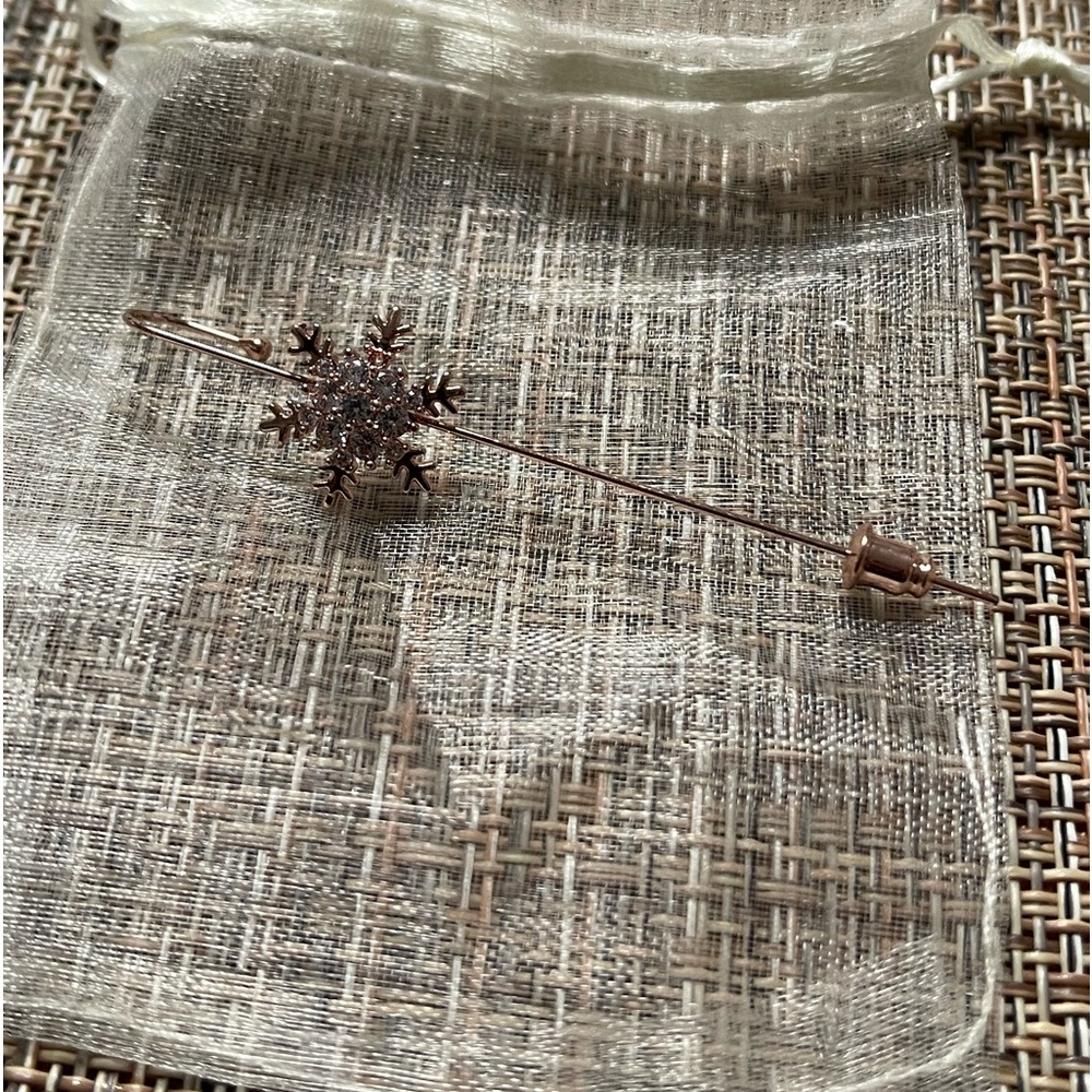 snow flake single earring